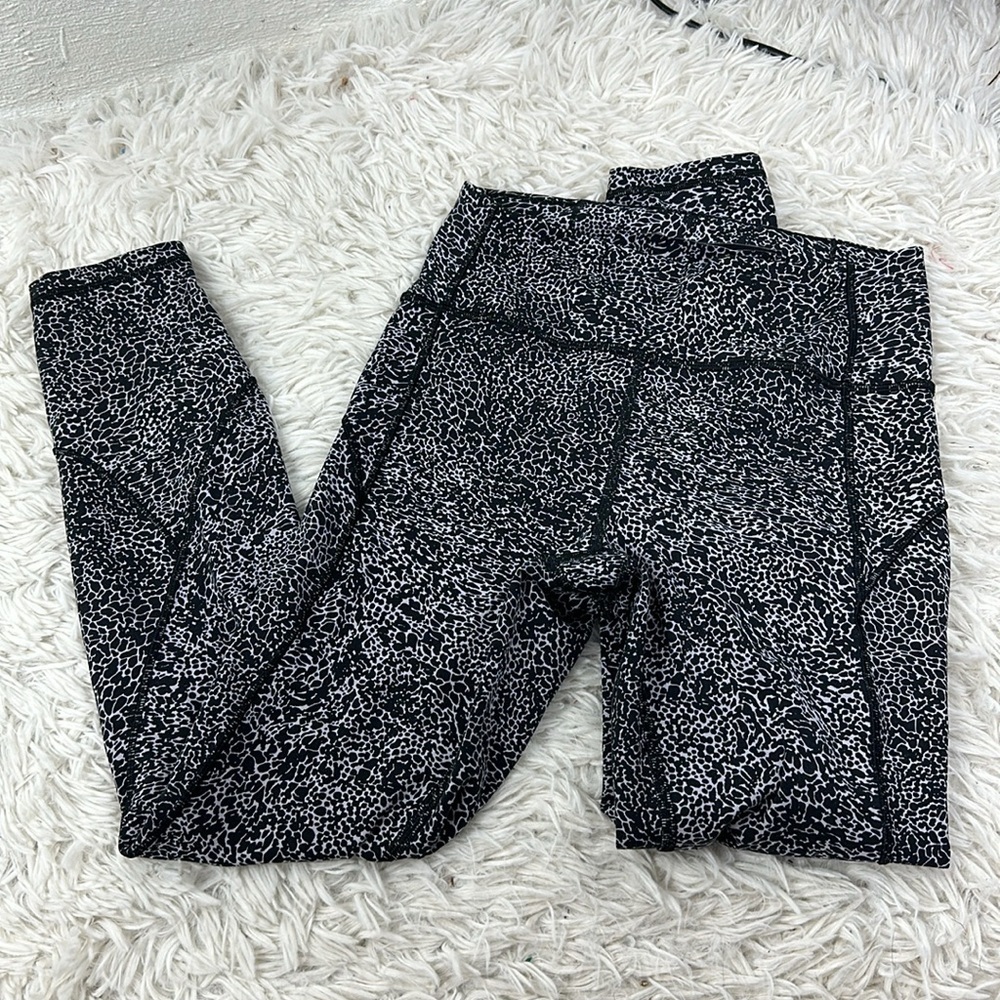 Lululemon In Movement Tight 25" *Everlux Polar Shift Ice Grey Black
